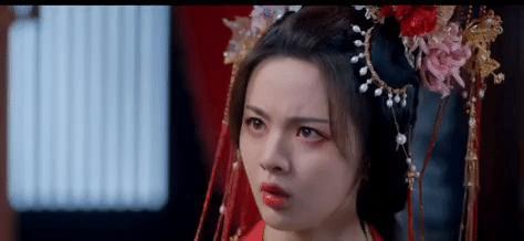 又扑了？不是尬黑，她的演技什么时候才能进步？