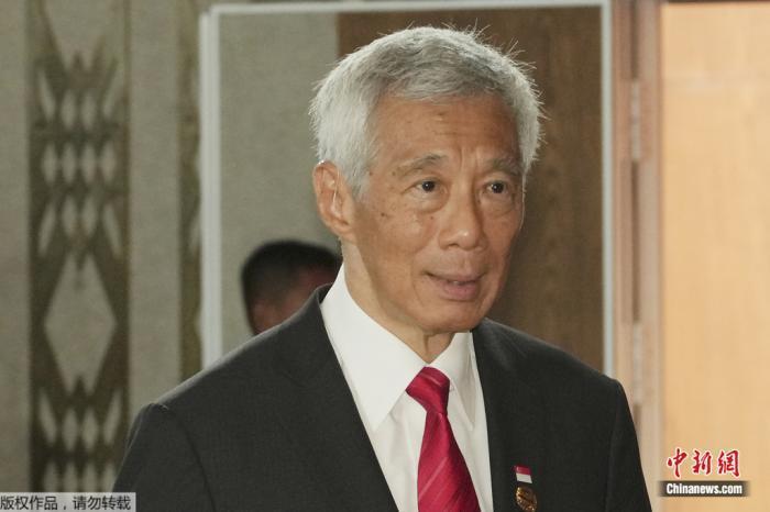 新加坡总理李显龙宣布将移交权力