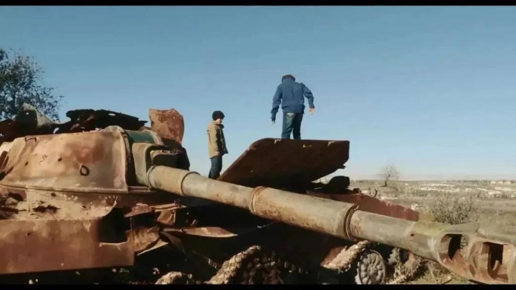 为了统治世界，7岁孩子排队去当人体炸弹