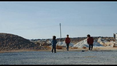 为了统治世界，7岁孩子排队去当人体炸弹