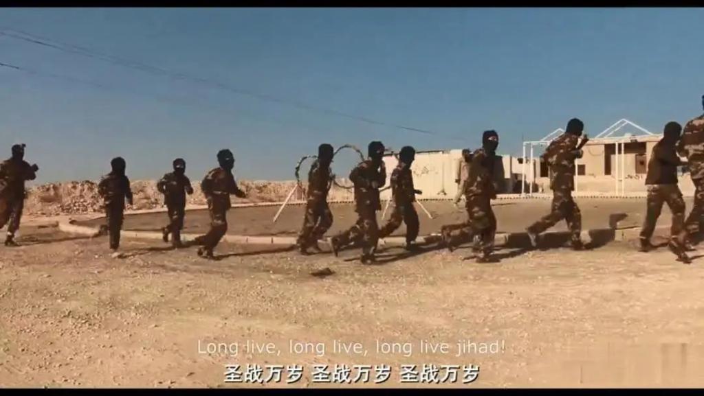 为了统治世界，7岁孩子排队去当人体炸弹