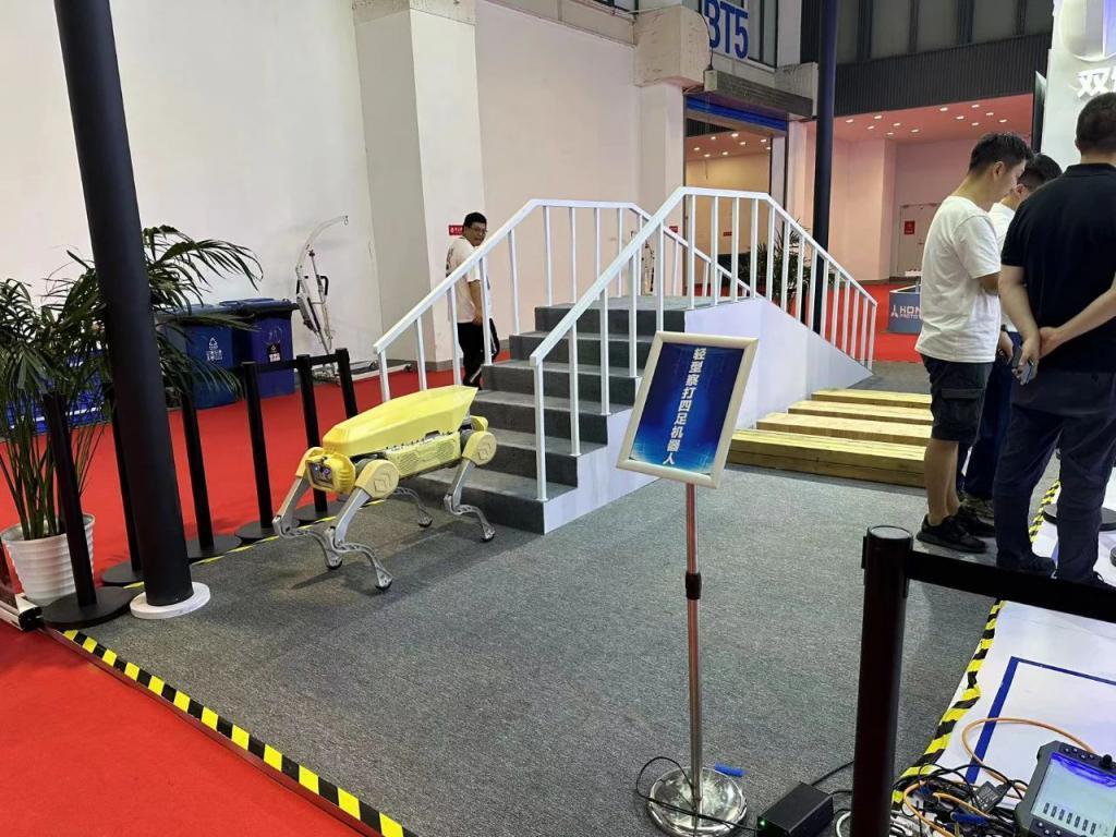 小米CyberDog2“更狗了”，“赛博宠物”时代到来？