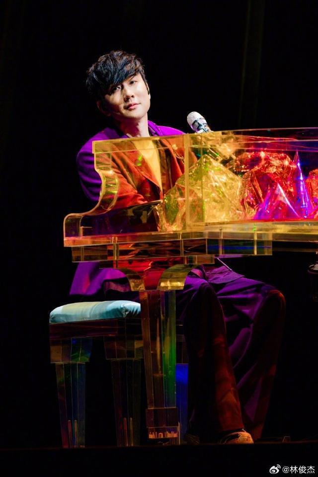 林俊杰晒图记录演唱会 发baby在观众席美照再次惊喜互动