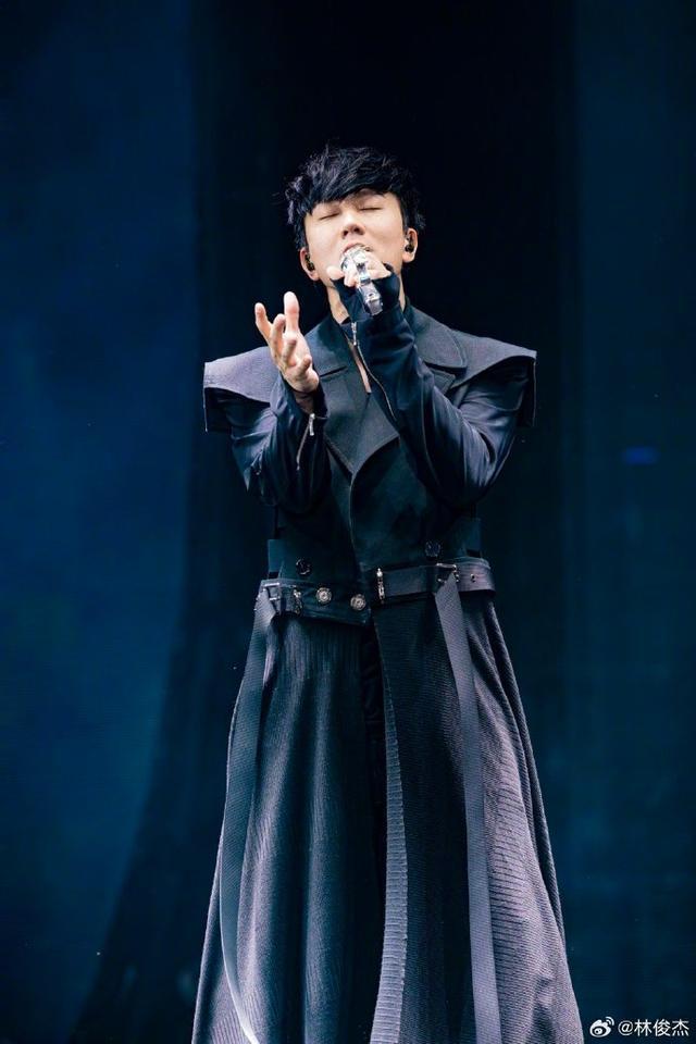 林俊杰晒图记录演唱会 发baby在观众席美照再次惊喜互动