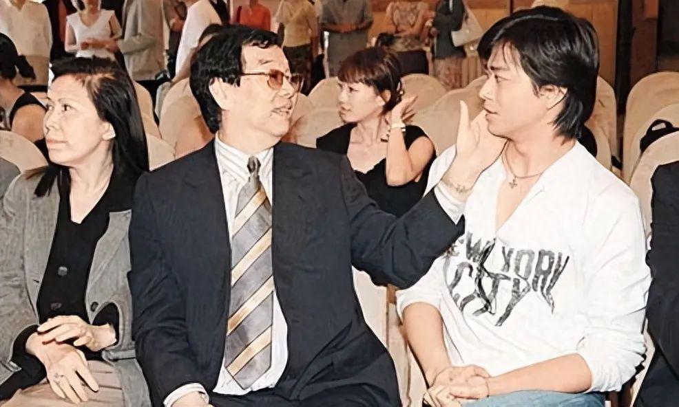 顶流偶像衰落记，他够倒霉的