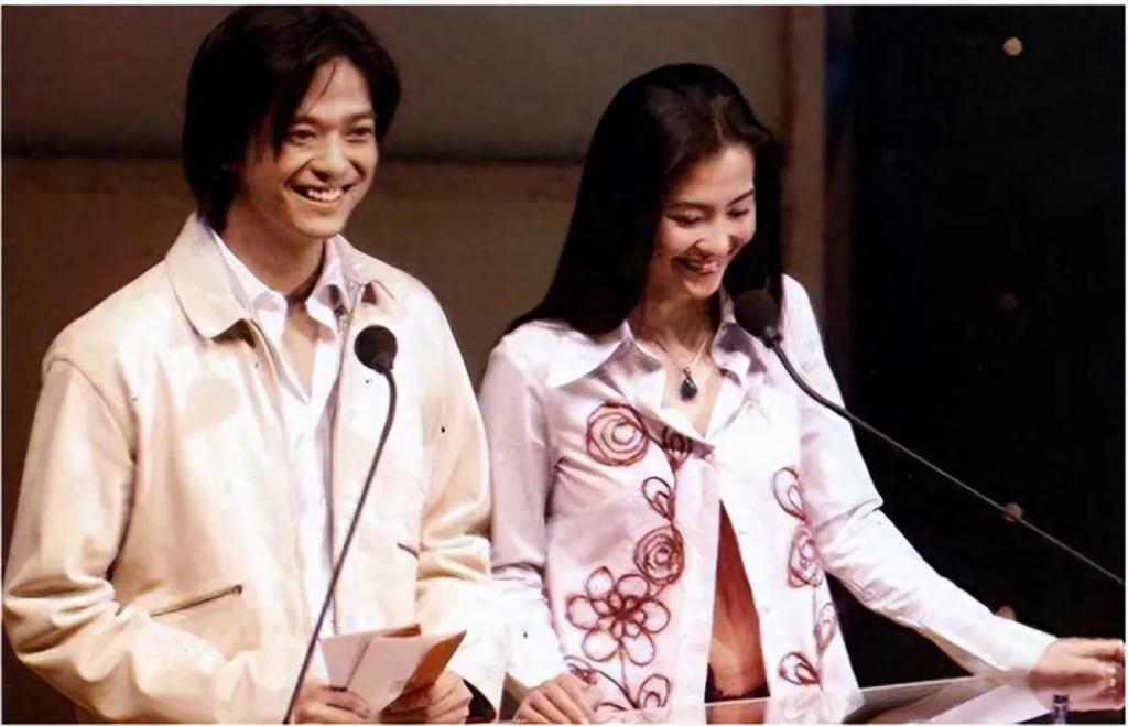 顶流偶像衰落记，他够倒霉的