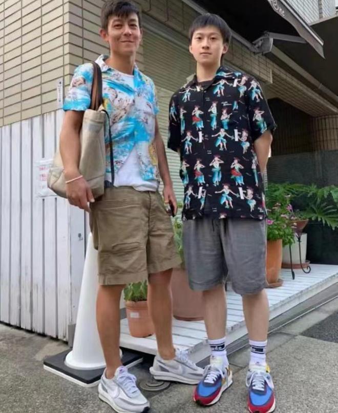 陈冠希彻底放飞自我，绑蝴蝶结穿绣花鞋，女儿越来越像妈