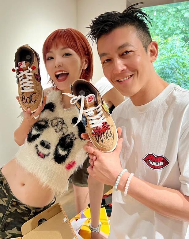 陈冠希彻底放飞自我，绑蝴蝶结穿绣花鞋，女儿越来越像妈