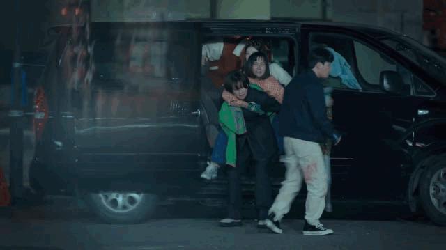 网飞限制级综艺，这么拍不要命了？