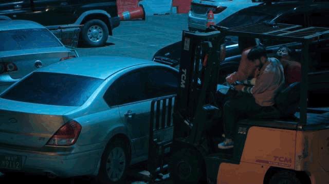 网飞限制级综艺，这么拍不要命了？