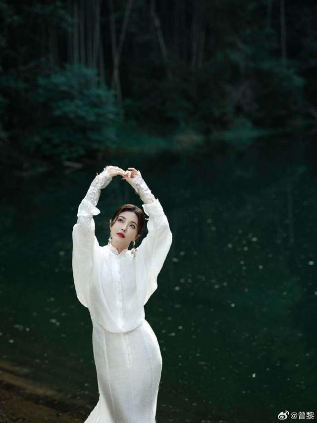 曾黎微博晒七夕白衣仙女造型，网友：是仙女本人没错了