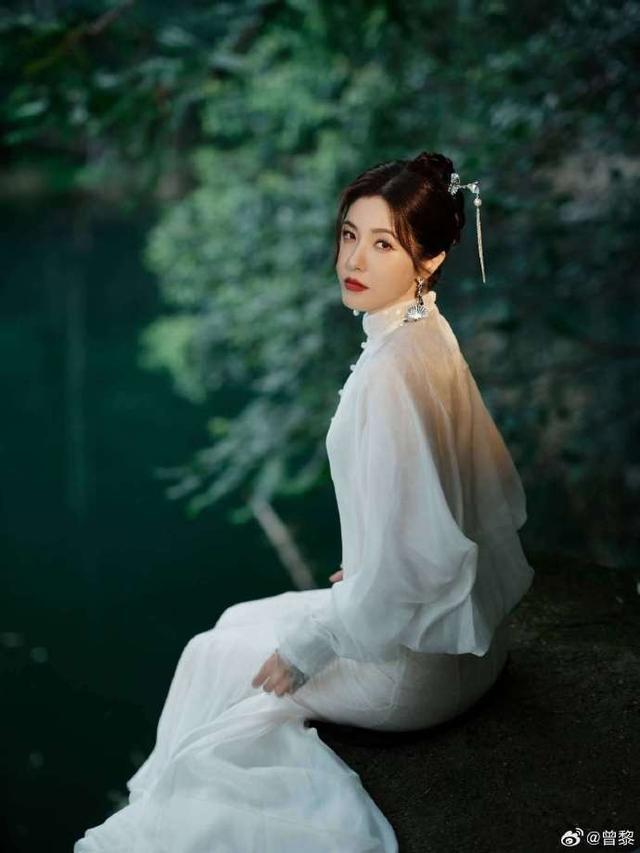 曾黎微博晒七夕白衣仙女造型，网友：是仙女本人没错了
