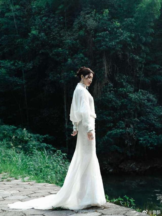 曾黎微博晒七夕白衣仙女造型，网友：是仙女本人没错了