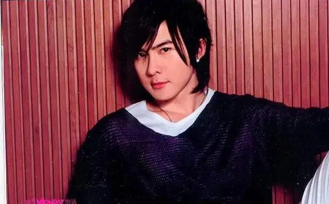 果然，他也出来捞钱了