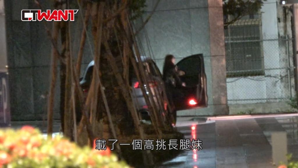 果然，他也出来捞钱了