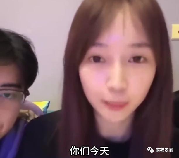 她怎么像被下降头了？