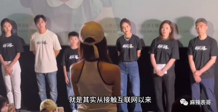 她怎么像被下降头了？