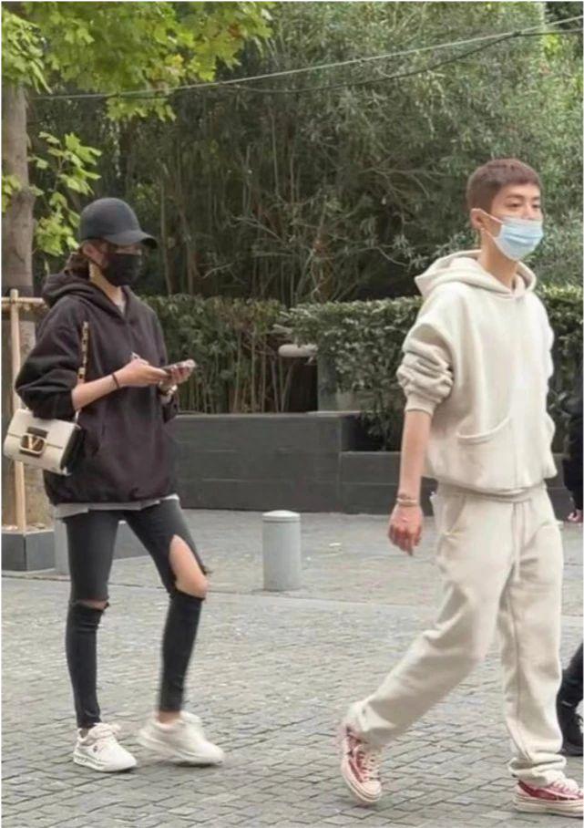 关晓彤鹿晗日本约会过七夕，穿短裤秀大长腿，路人曝恩爱细节
