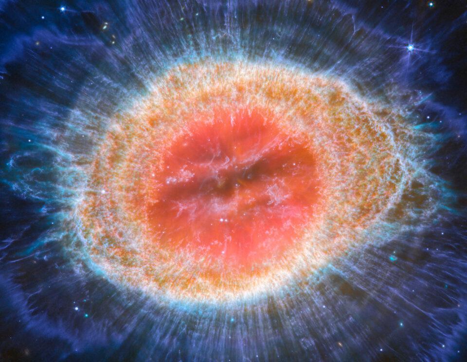 詹姆斯・韦伯太空望远镜拍摄到环状星云高清“全身照”