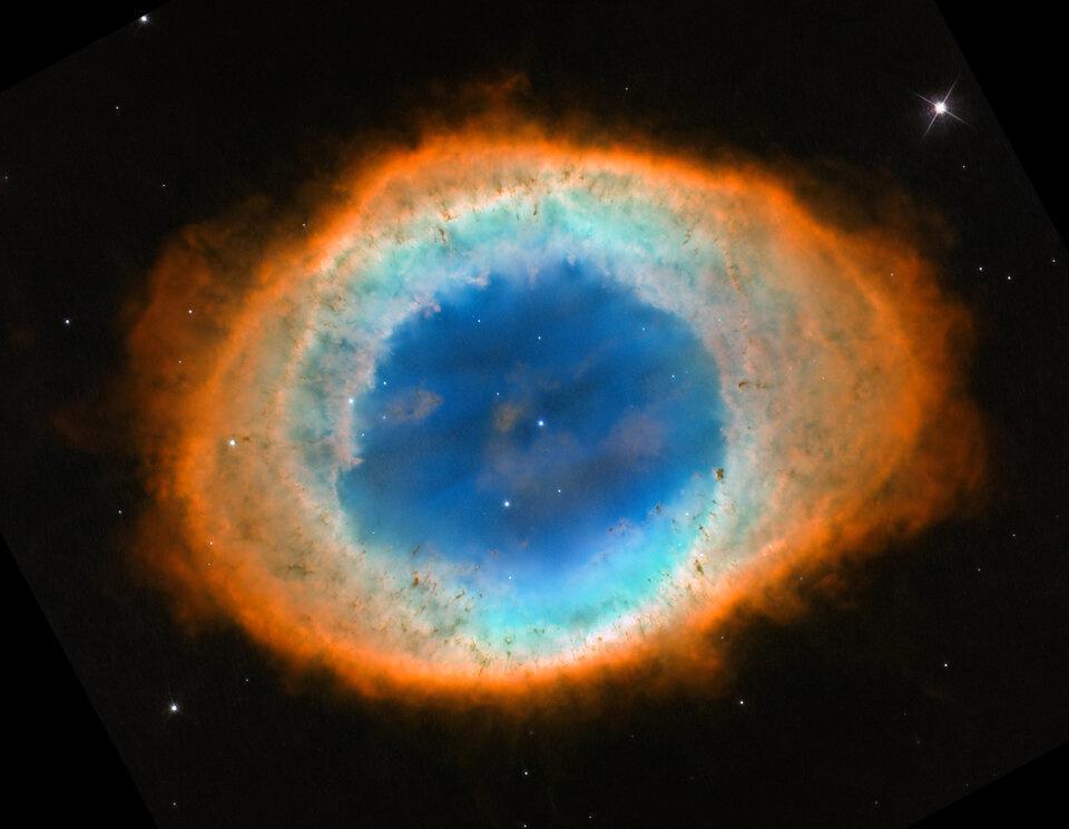 詹姆斯・韦伯太空望远镜拍摄到环状星云高清“全身照”