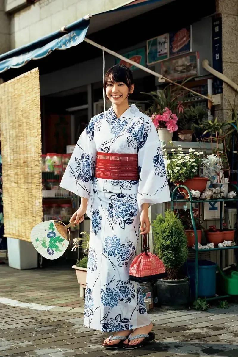 日本一代玉女掌门人，16岁凭盛世美颜出道！岁月是把杀猪刀