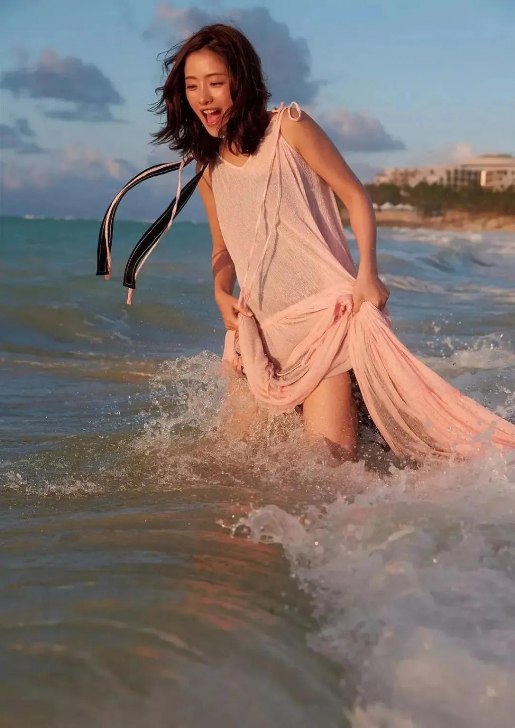 日本一代玉女掌门人，16岁凭盛世美颜出道！岁月是把杀猪刀