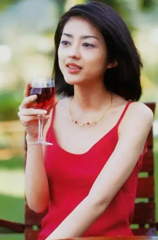 日本一代玉女掌门人，16岁凭盛世美颜出道！岁月是把杀猪刀