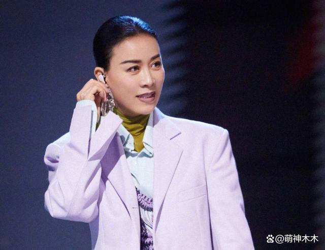 那英紧急取消出演！卷入李玟风波遭甄妮点名批评，已沦为资本商
