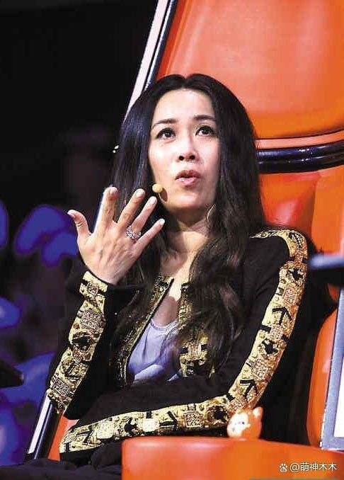 那英紧急取消出演！卷入李玟风波遭甄妮点名批评，已沦为资本商