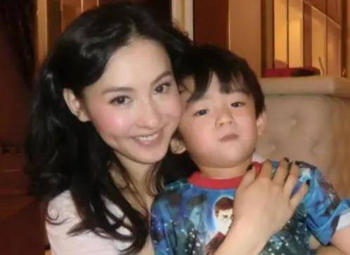 张柏芝的瓜，有点大