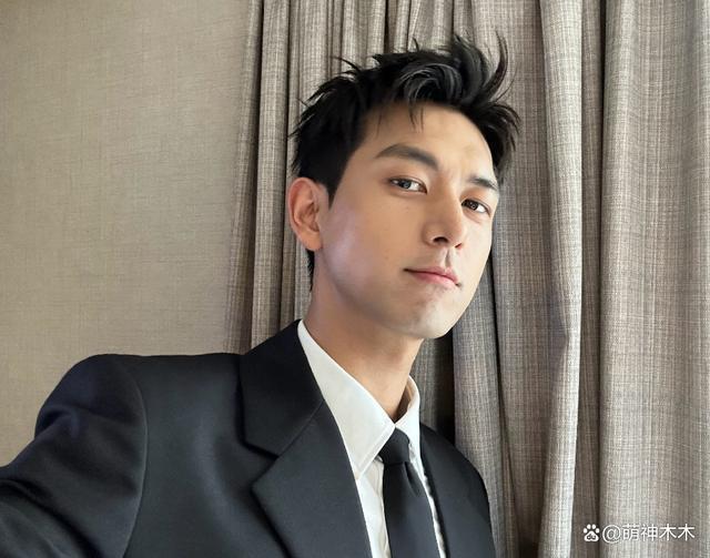 李现绯闻女友怒怼网友，承认离过婚，被问李现恋情：去问他啊