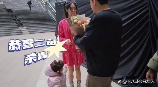 苗苗妹妹晒古装照，脸长鼻子塌假面感重，网友：感觉红不了