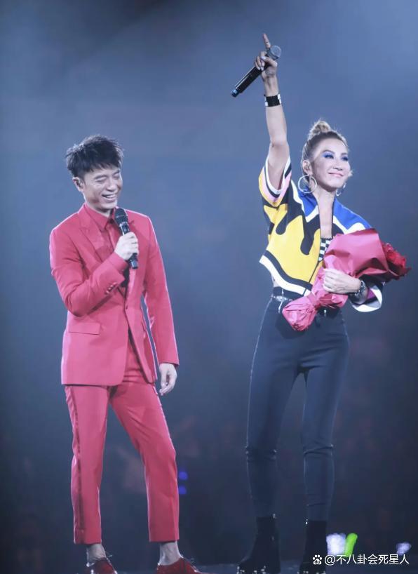 不扶李玟不发声被骂人品差，李克勤来内地赚钱的原因很心酸