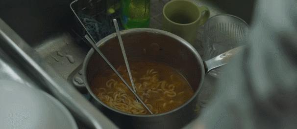 美女千万别养软饭男，这片就是警告！