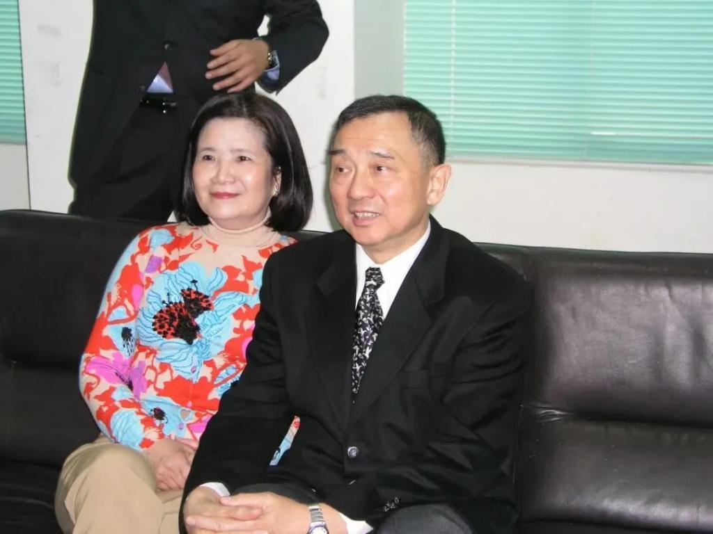 马氏兄弟双双娶女主播，为什么台湾富豪家族钟爱女主播？