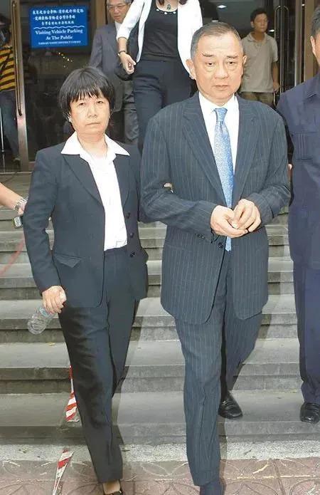 马氏兄弟双双娶女主播，为什么台湾富豪家族钟爱女主播？