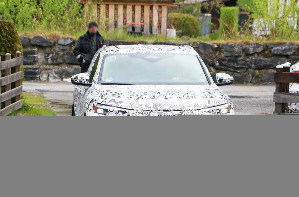 2025 款奥迪 SQ5 汽车路测图片曝光