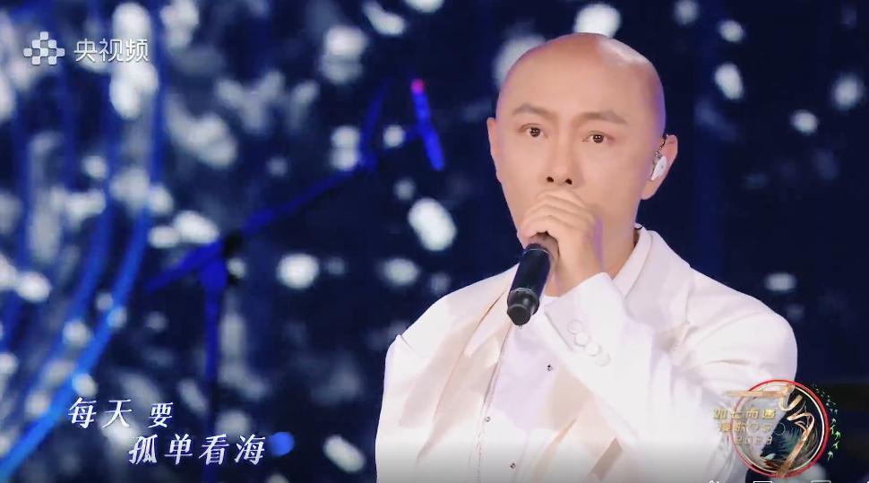 七夕这一夜，毛晓彤甜美似少女，陈都灵如美人鱼，曾黎端庄唱戏腔