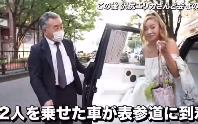 泽尻英龙华时隔四年出镜 一袭长裙坐劳斯莱斯引注目