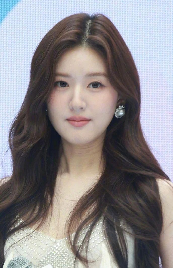 赵露思过度修图像网红，终于明白她为什么被归为“普女”