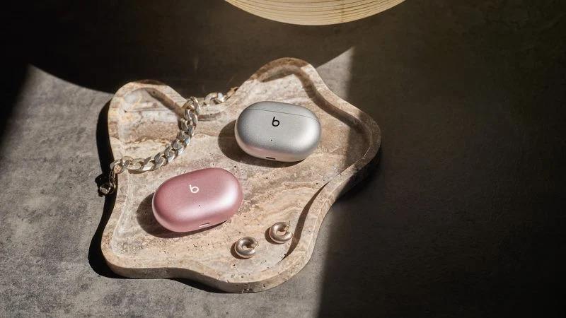 苹果 Beats Studio Buds  耳机推出星际银、星际粉两款新颜色