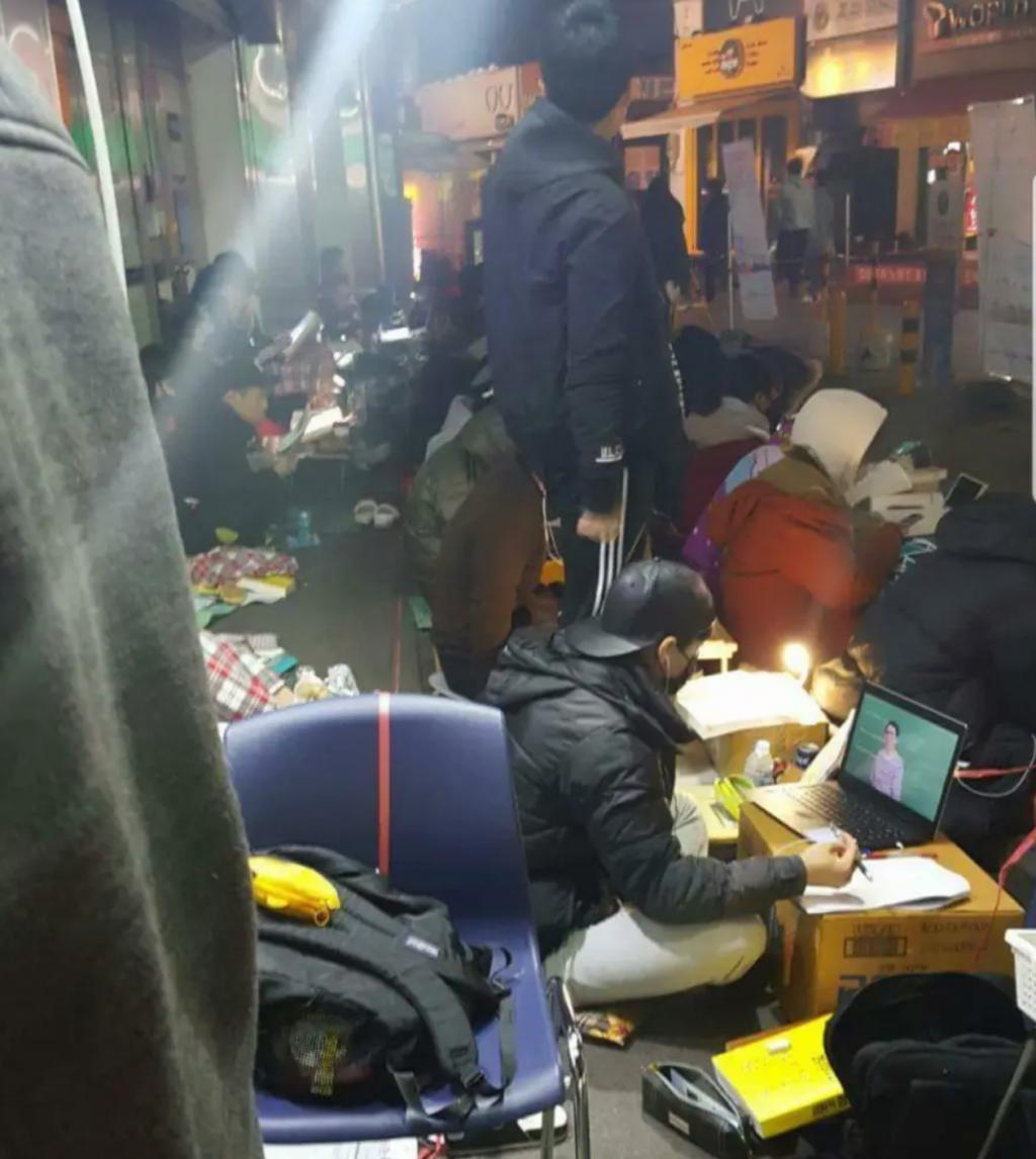 全民抗议，2万亿全打水漂