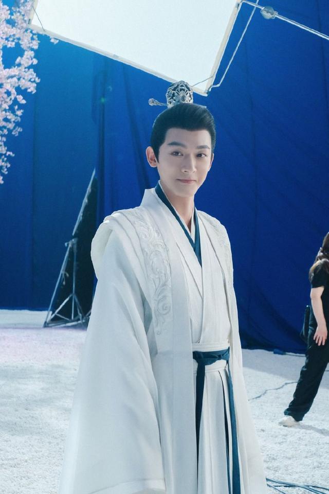 张晚意檀健次发文告别《长相思》和粉丝相约第二季再见