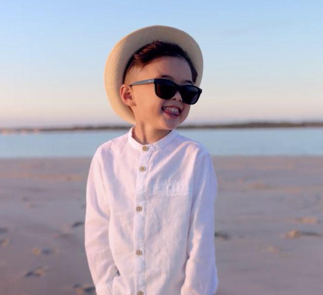 周杰伦秀幸福！晒昆凌带娃照，母女三人穿亲子装