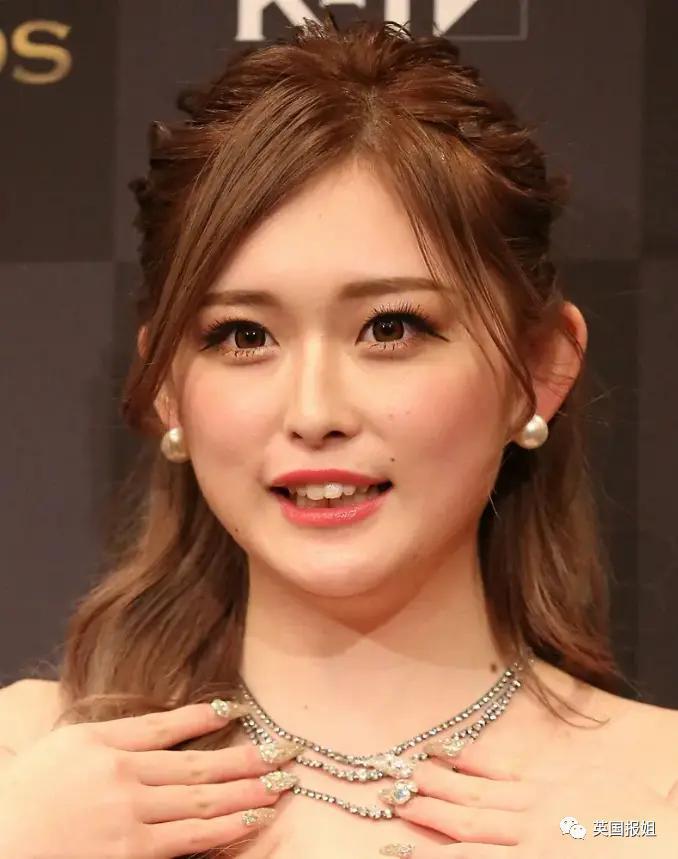 韩国最美DJ在日本表演时遭多名观众性骚扰，被指责穿太少？