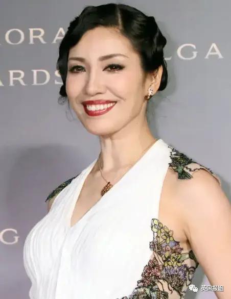 韩国最美DJ在日本表演时遭多名观众性骚扰，被指责穿太少？