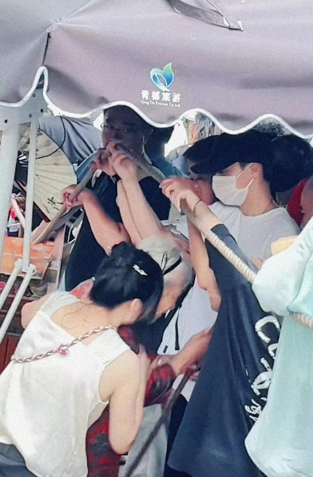 李易峰消失后现身四川老家寺庙，打扮低调人消瘦，面相显憔悴