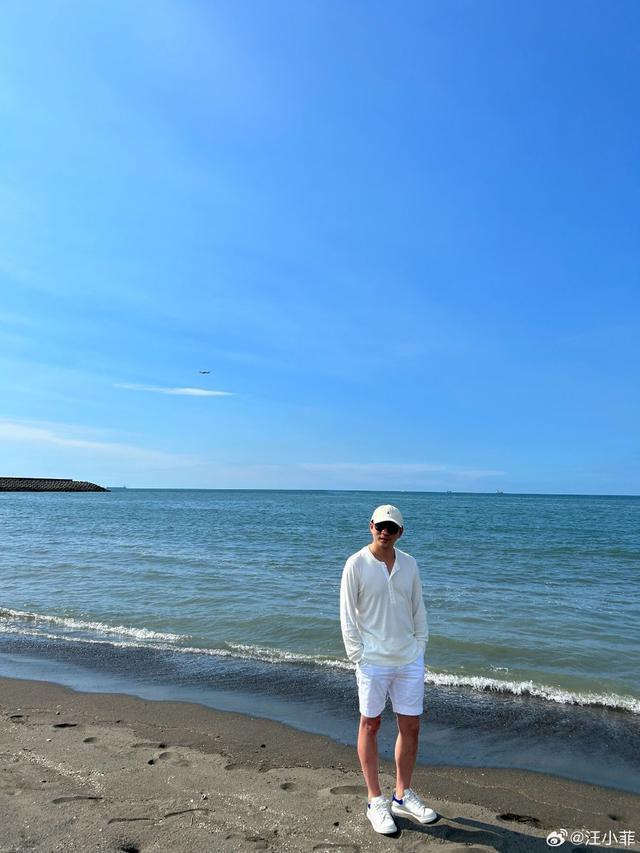 汪小菲重回三年前带儿女玩耍的海边 抱着闺女感慨像一场梦