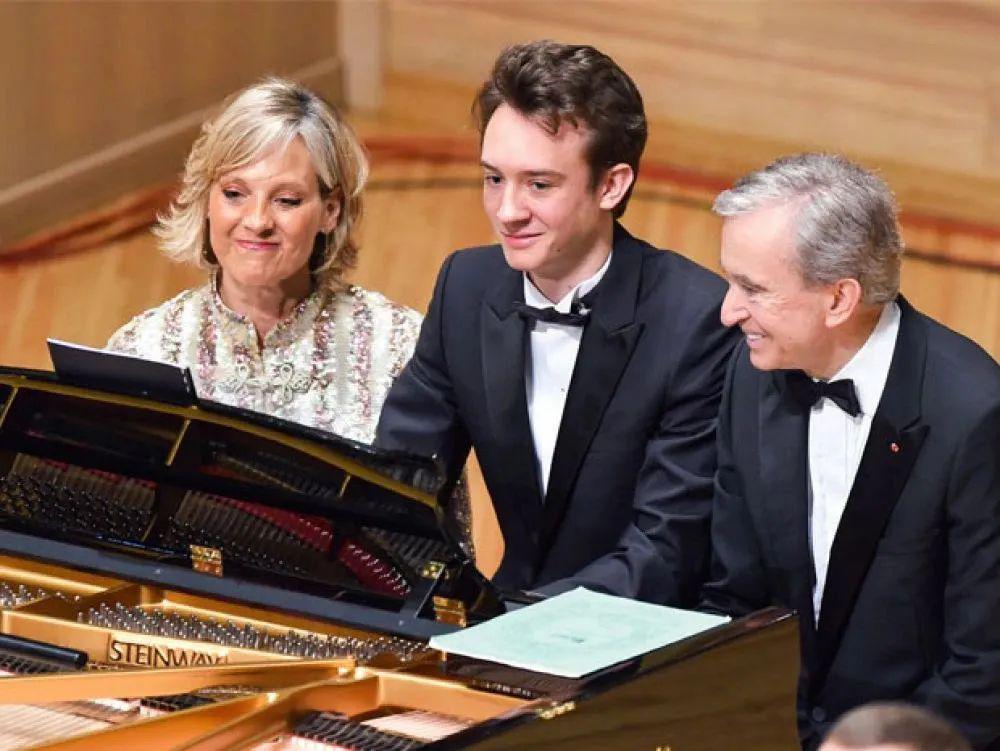 Blackpink的Lisa跟世界首富的儿子好上了