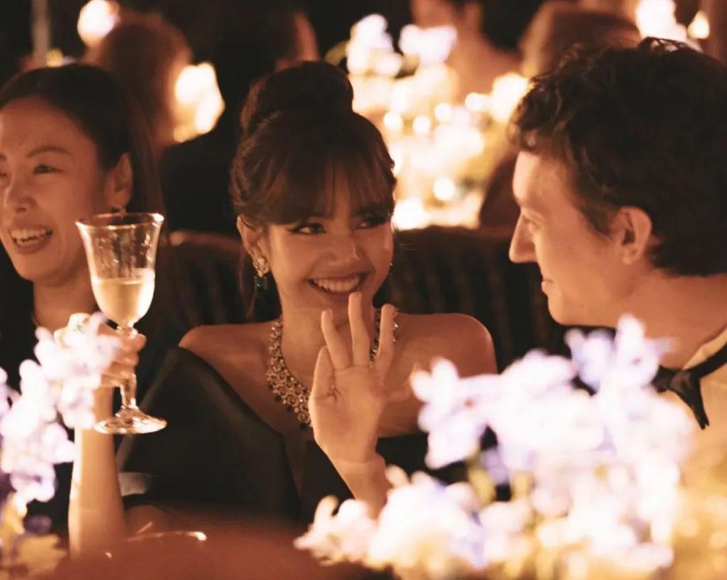 Blackpink的Lisa跟世界首富的儿子好上了